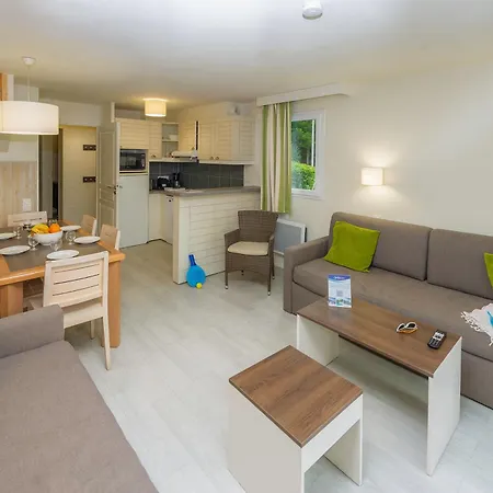 Goelia La Pommeraie Aparthotel Branville